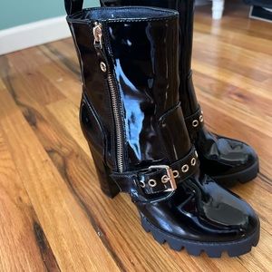 EGO SIZE 9 SHINY BOOTIES